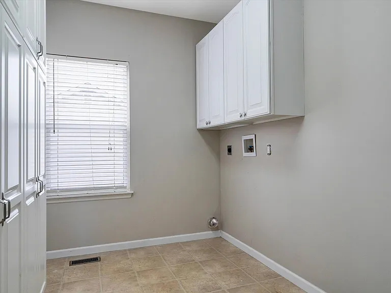 317 Lake Side View Ln — Photo 47