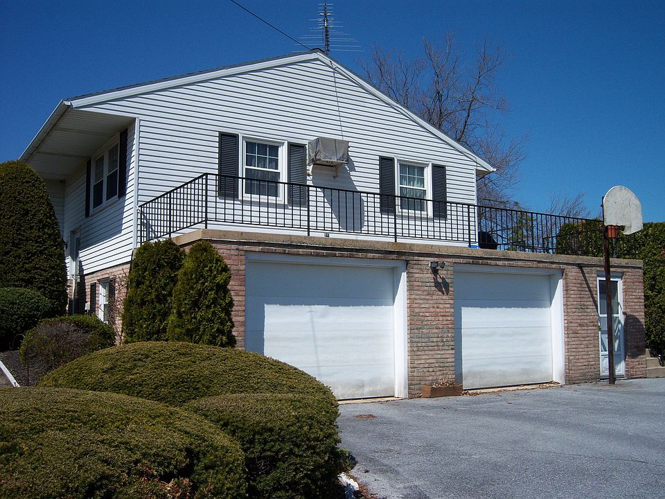 Large 2+ Car Garage