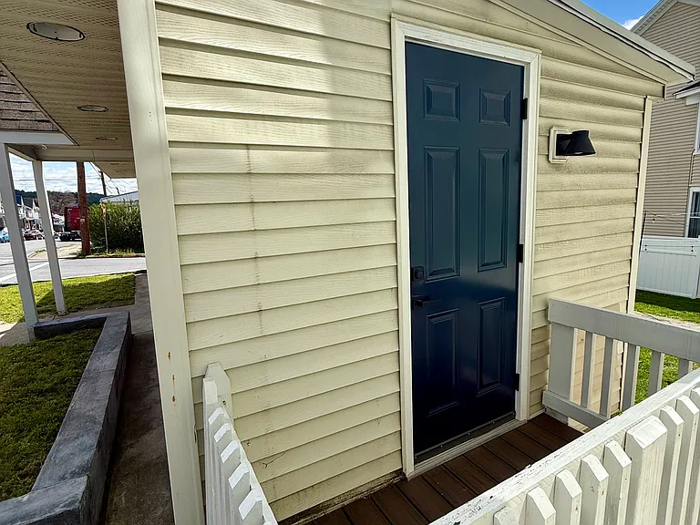 900 W Walnut St — Photo 10