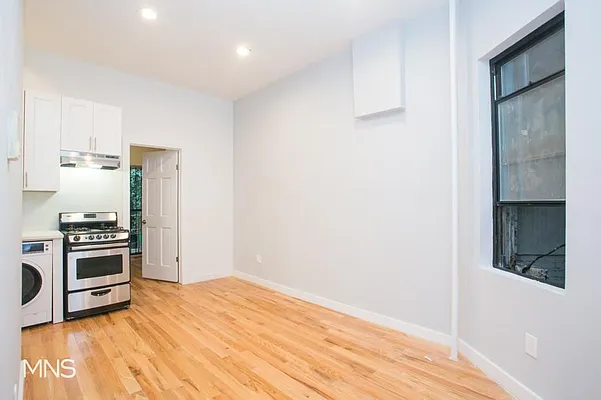 Rented by MNS Marketing | media 9