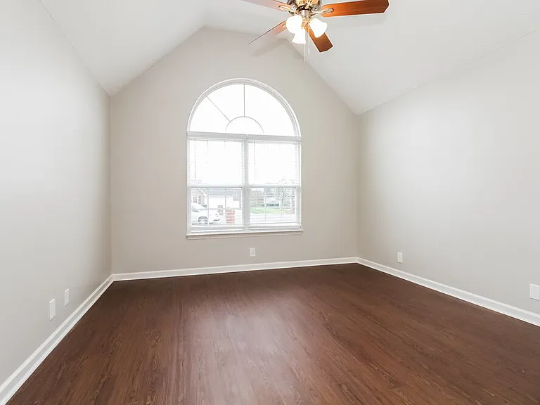 1606 Vista Ct — Photo 9