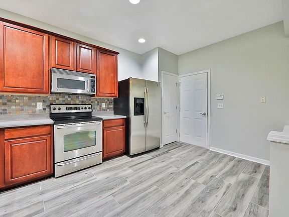 4th image of 11261 Campfield Cir