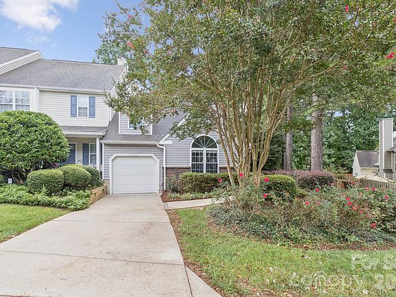 3rd image of 8333 Southgate Commons Dr