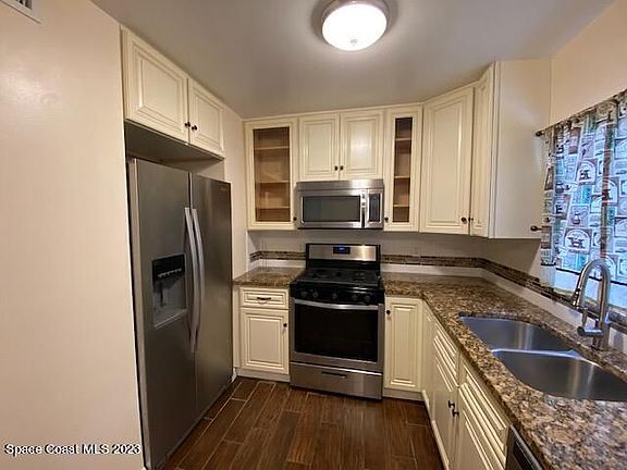 3rd image of 3415 Teal St