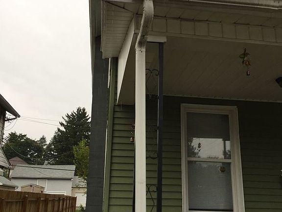 3rd image of 2846 Banks St