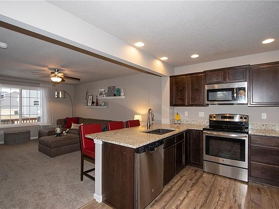 4th image of 629 Newport Pl