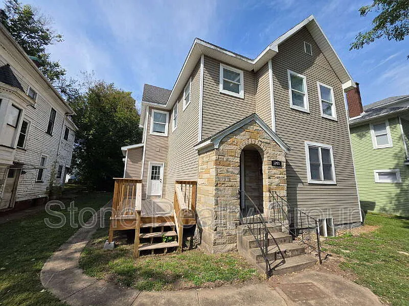 5 bed, 3.0 bath, $2,000 — Photo 3