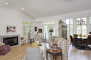 5th image of 16 Streamwood Dr