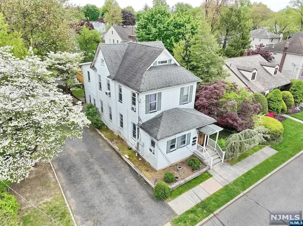 239 Prospect Ave, New Milford, NJ 07646