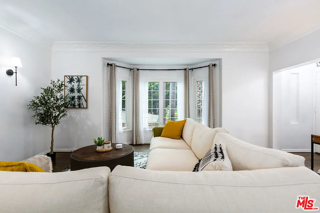 1 bed, 875 sqft, $3,750 — Photo 2