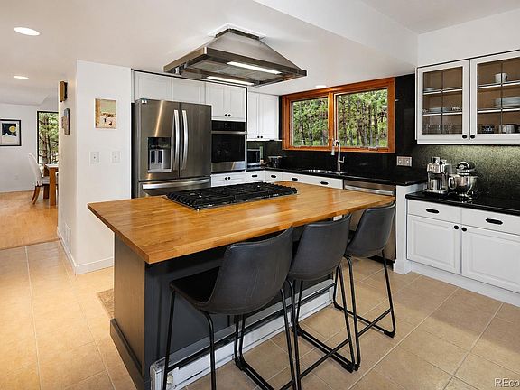 3rd image of 865 Aster Way