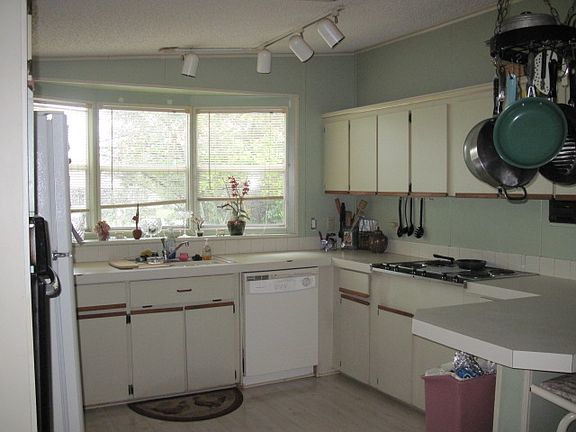 4th image of Pine Lakes Country Club 10012 Circle Pine Rd