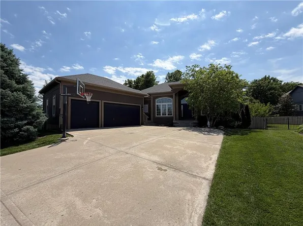11278 S Whitehall St, Olathe, KS 66061