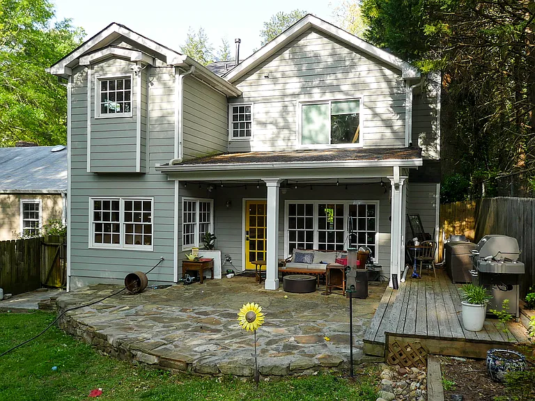 635 Harold Ave NE — Photo 30