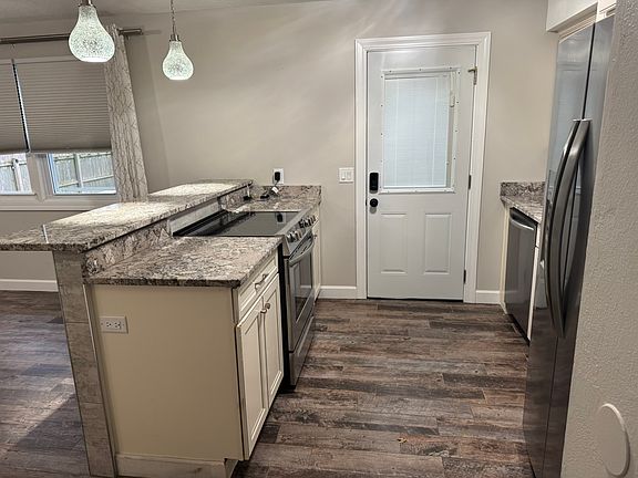 5th image of 1728 Taylor St