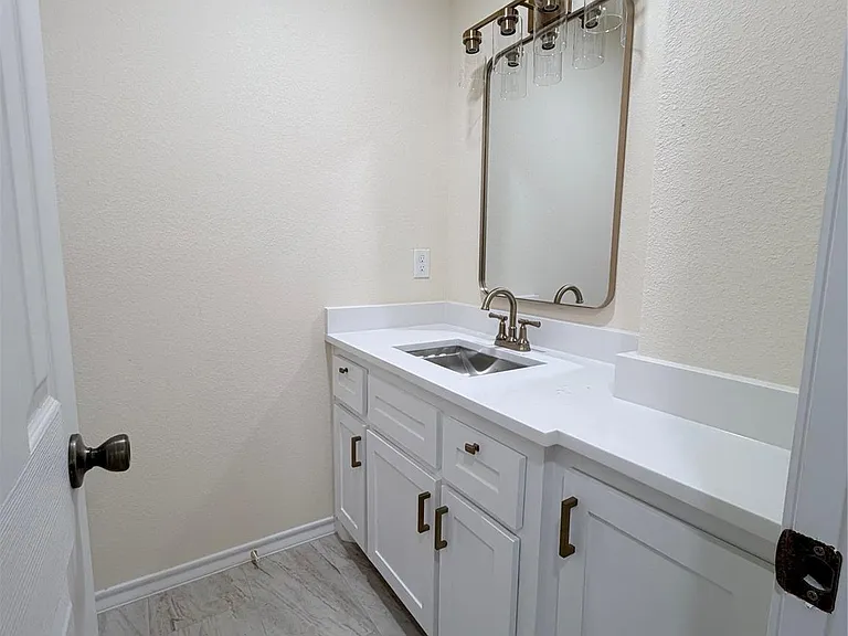 4196 Sam Houston — Photo 17
