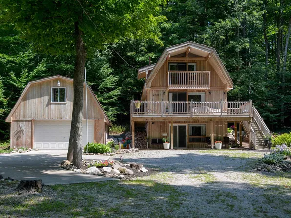 2481 S Schomberg Rd, Lake Leelanau, MI 49653