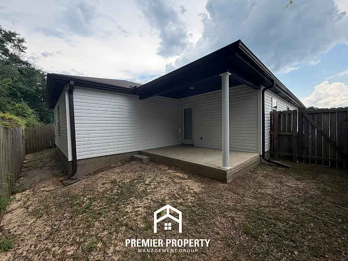 208 Bradford Cir — Photo 18