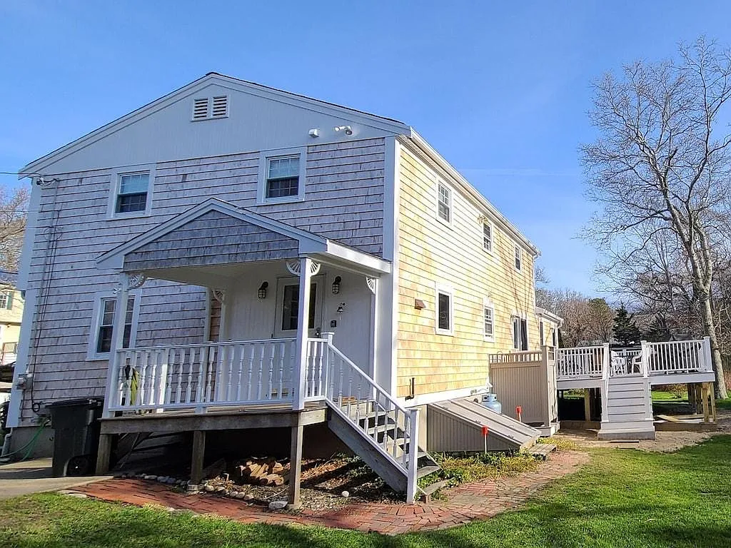 4 bed, 1988 sqft, $3,700 — Photo 2
