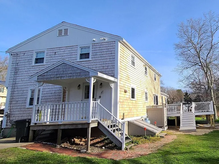 60 Hyannis Rd — Photo 2