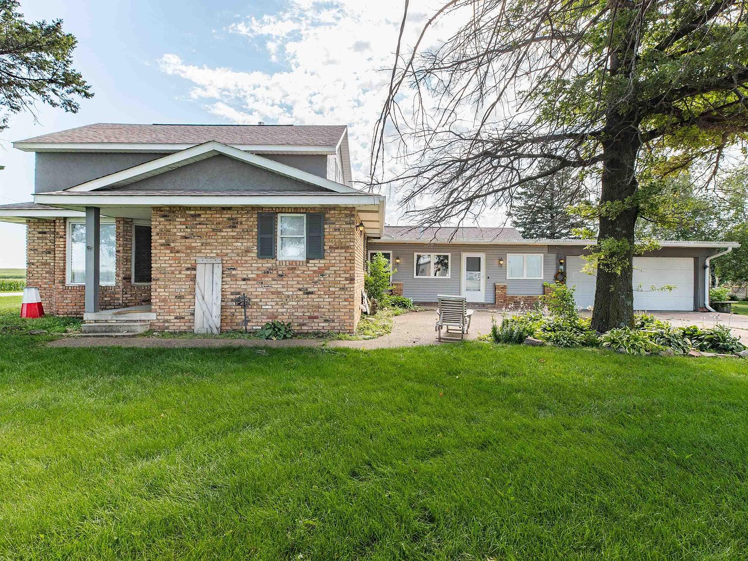 1902 E Schrock Rd, Waterloo, IA 50701 Zillow