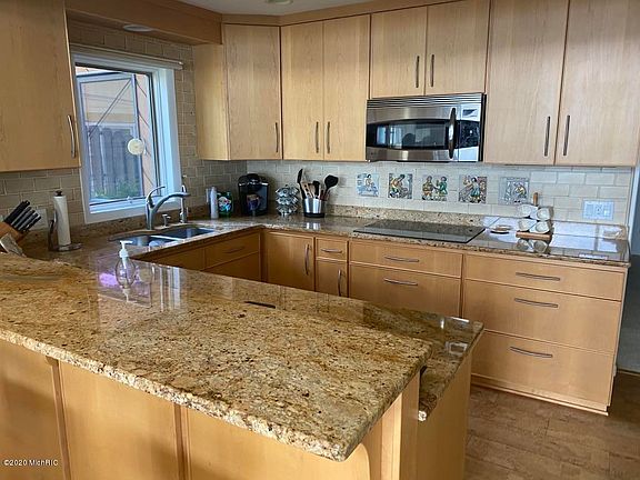 4th image of 10600 Wildwood Dr