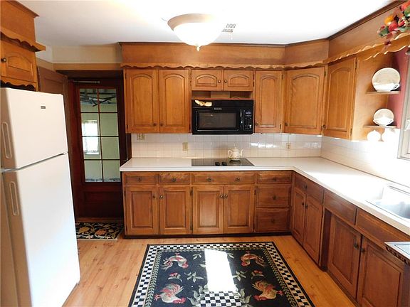 5th image of 2423 N 49th St