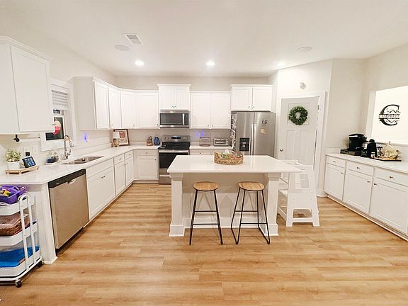 4th image of 197 Shadowbrook Way