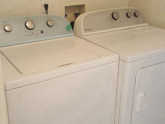 Washer/Dryer included