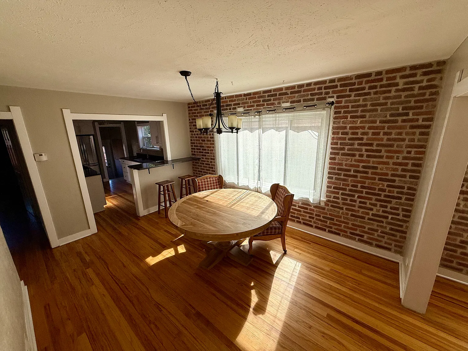 3 bed, 2000 sqft, $3,600 — Photo 4