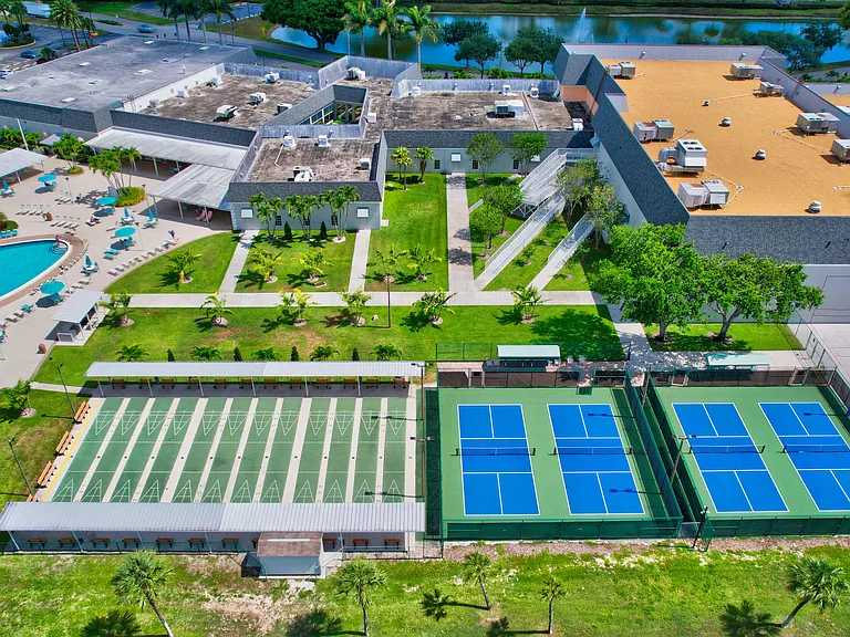 569 Monaco Park #L — Photo 31