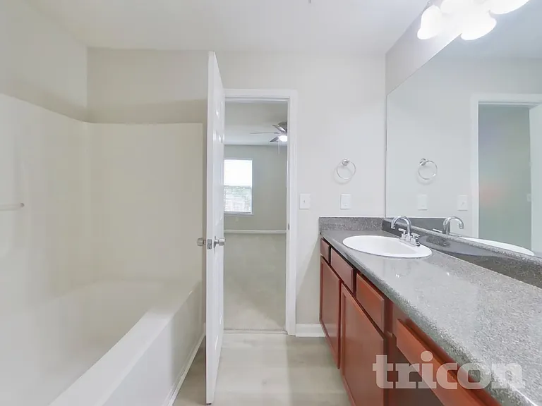 225 Lossie Ln — Photo 8