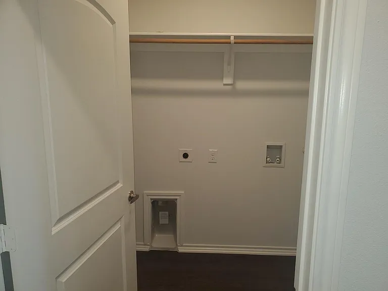 228 Michelle Dr — Photo 8