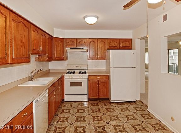 3rd image of 1535 Forest Ave