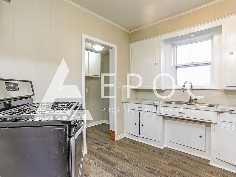 915 N 28th St — Photo 3