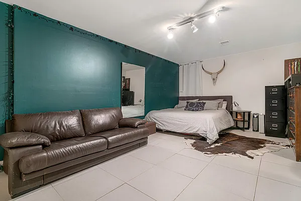 Rented by Compass | media 12