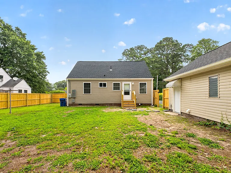 816 Martin Ave — Photo 18