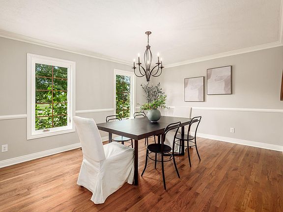 4th image of 80 Thornbury Ln
