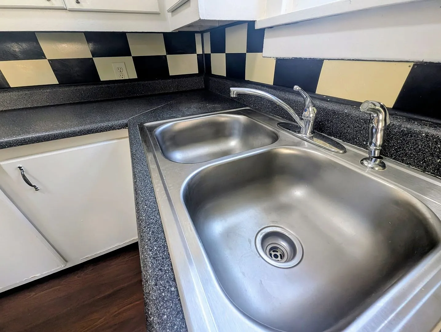 Remodeled 2-Bedroom Home with Main Floor Laundry & Off-Street Parking — Photo 4