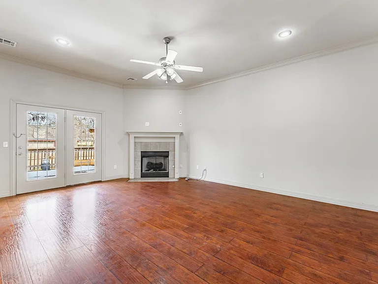 4303 W Olive St — Photo 4