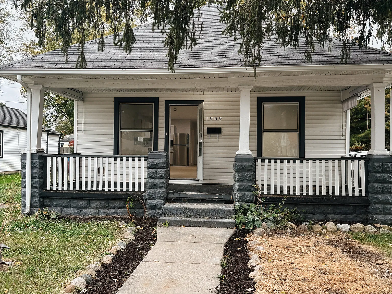 3 bed, 1008 sqft, $1,450 — Photo 1