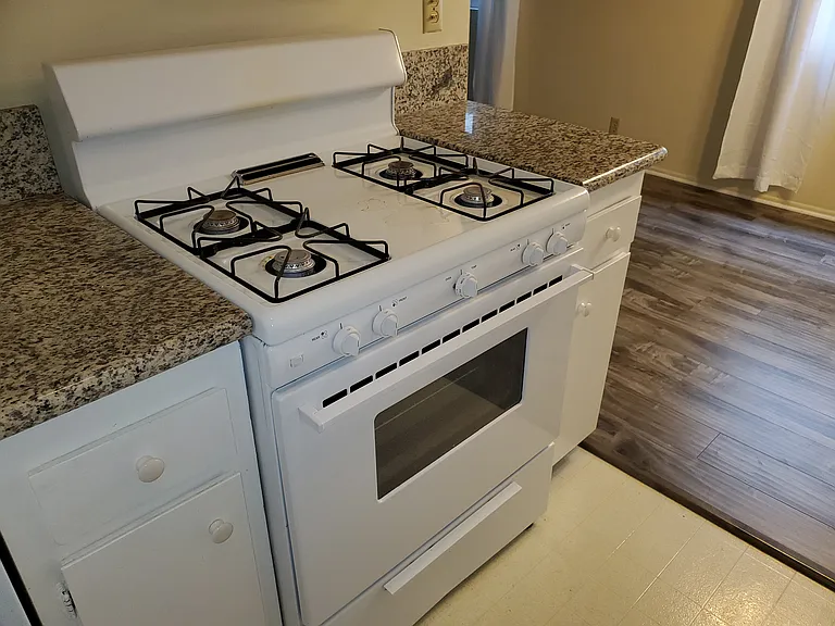 1811 Parnell Ave #6 — Photo 9