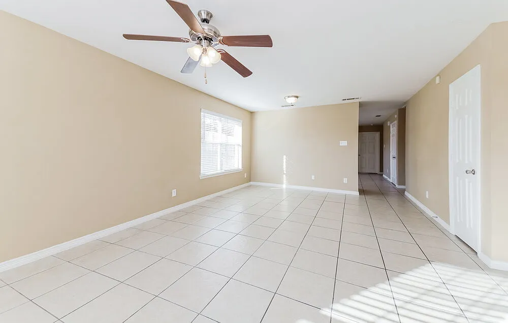 3 bed, 2.0 bath, 1807 sqft, $1,930 — Photo 3