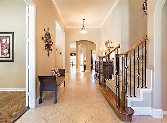 4th image of 800 Meadowlark Dr