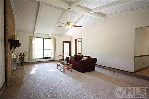3rd image of 884 Maderia Cir