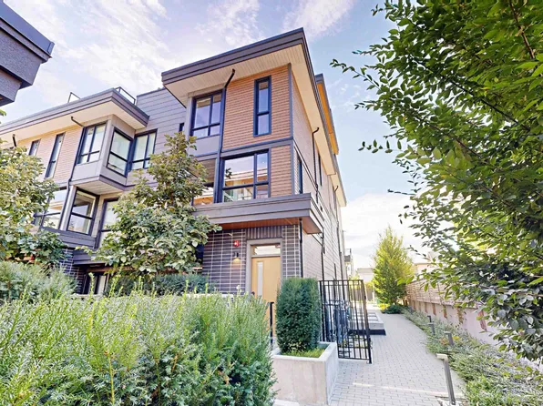 3930 Dumfries St, Vancouver, BC V5N 3S3