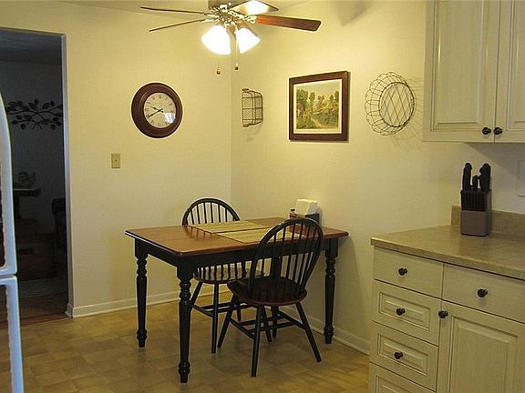 The spacious eating area at the other end of the Kitchen...