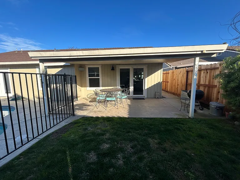 876 River Bluff Ct — Photo 15