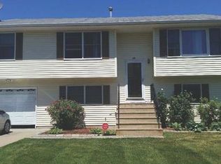 17 Clifton St, Somerset, NJ 08873