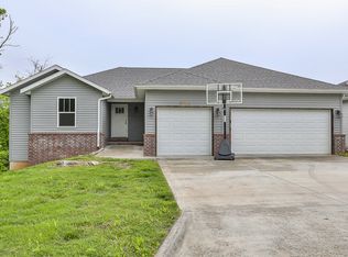 2002 S Pebbleridge, Springfield, MO 65807